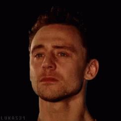 tom hiddleston crying scene